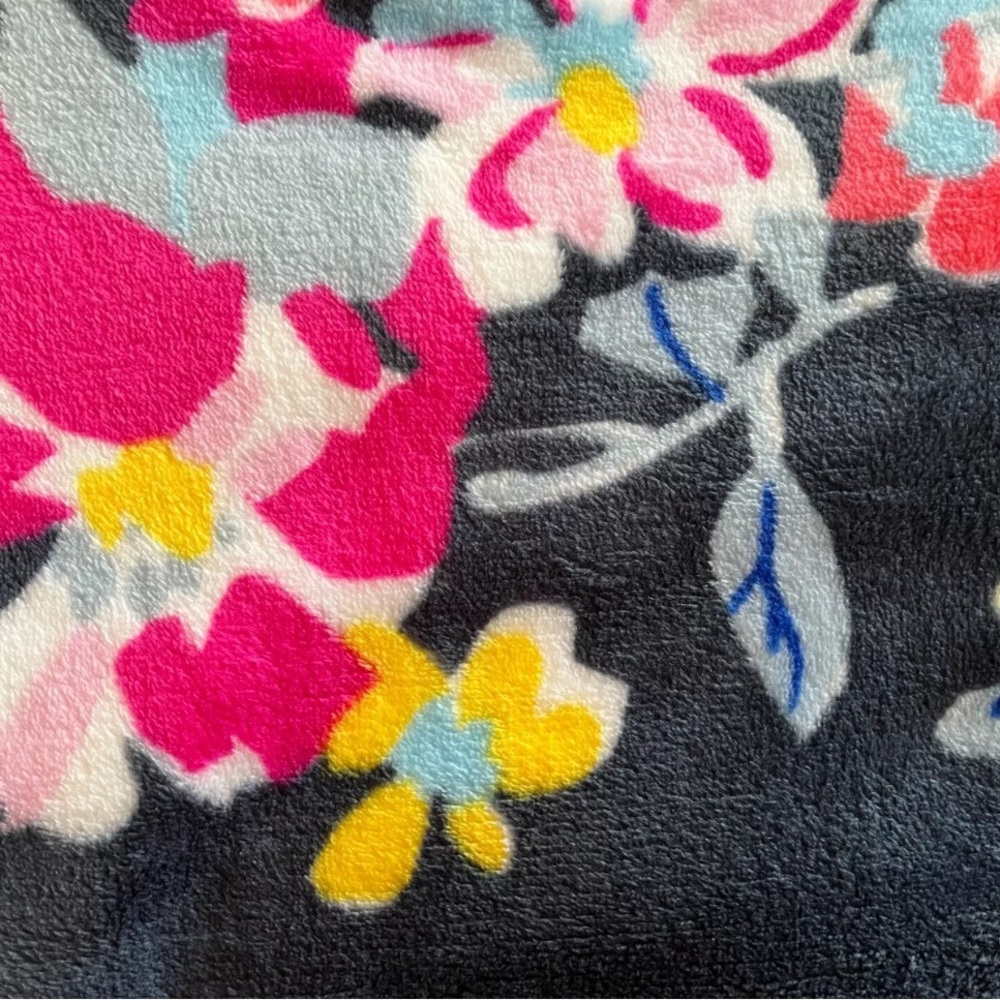 Vera Bradley Plush Throw Blanket 80” x 50” in Tossed Posies